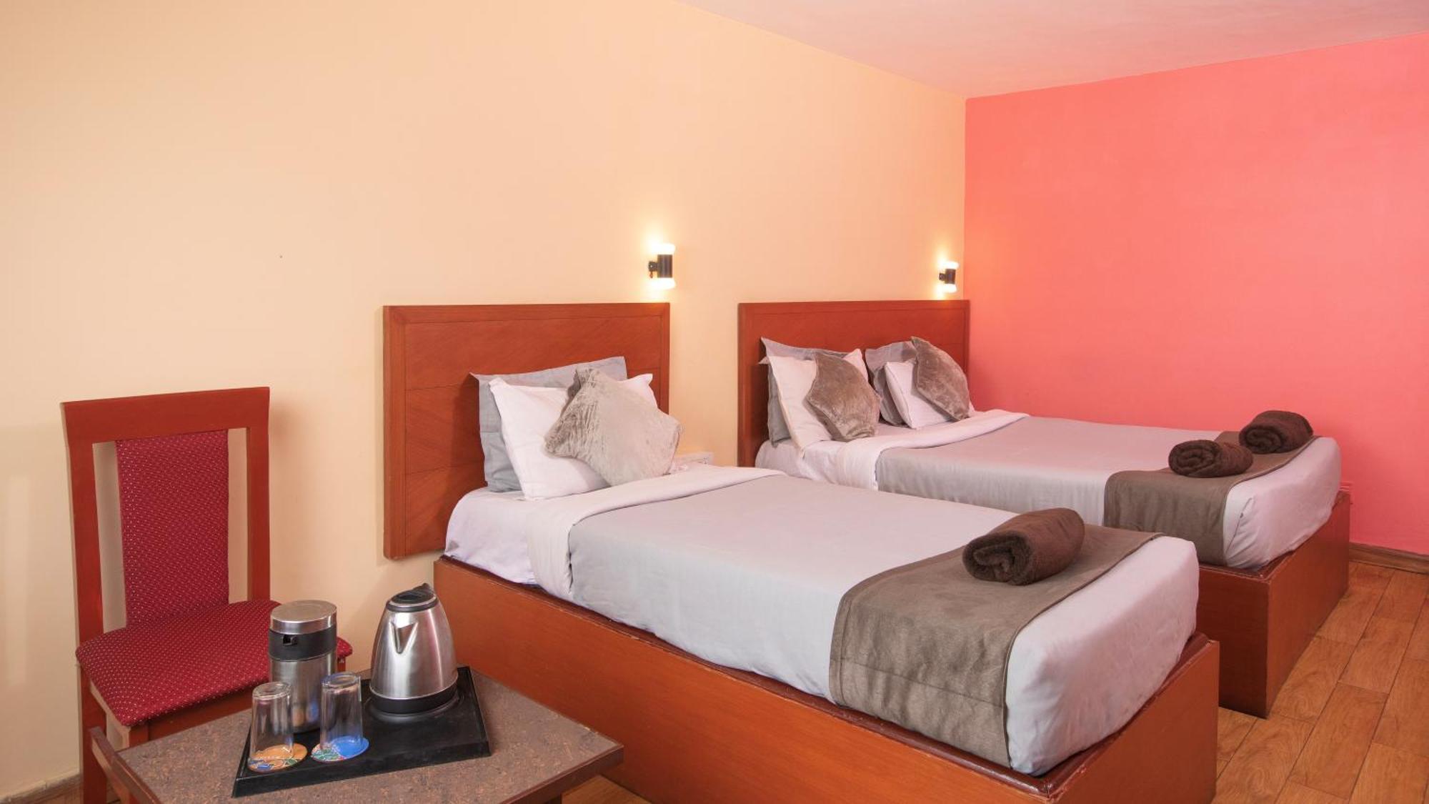 Devi Enterprises - Hotel Khems Ooty Luaran gambar