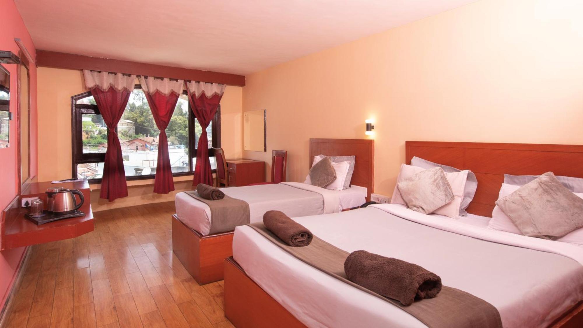 Devi Enterprises - Hotel Khems Ooty Luaran gambar
