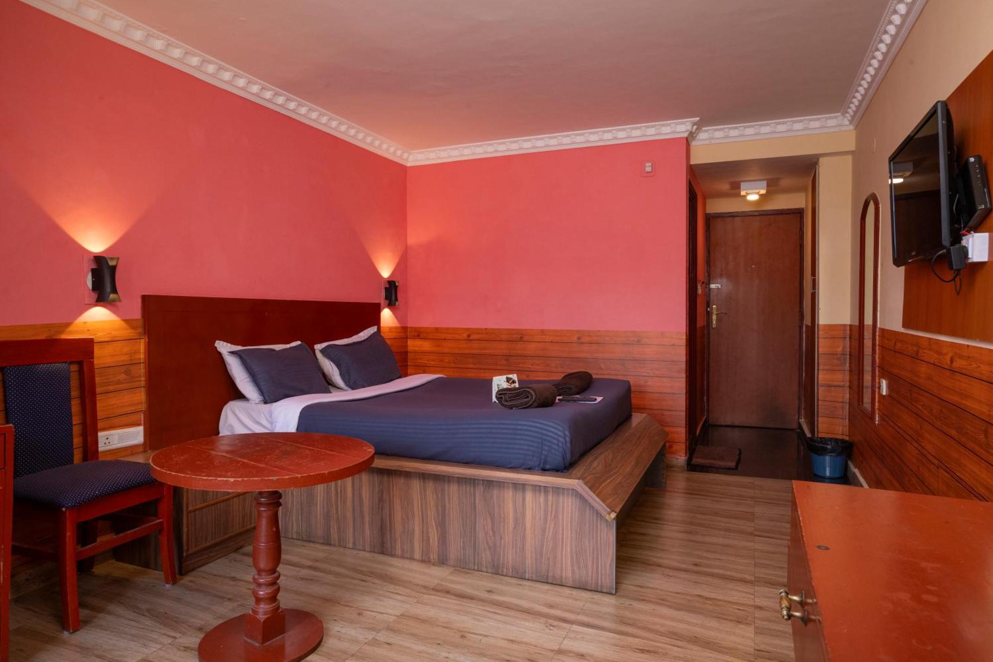 Devi Enterprises - Hotel Khems Ooty Luaran gambar