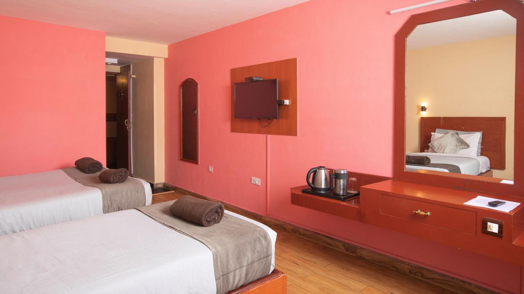 Devi Enterprises - Hotel Khems Ooty Luaran gambar