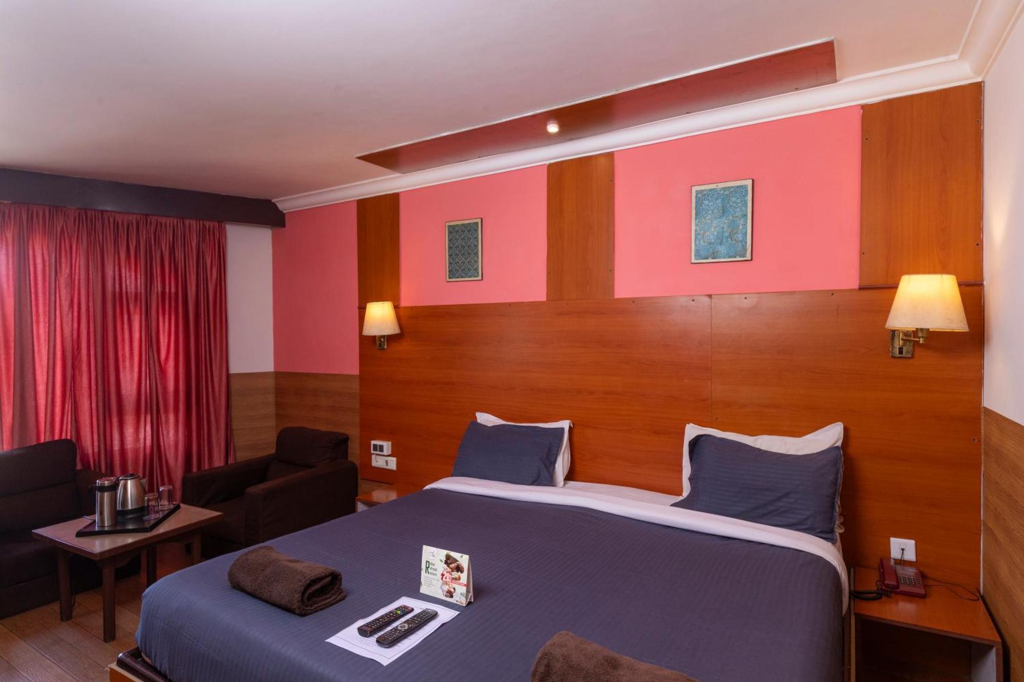 Devi Enterprises - Hotel Khems Ooty Luaran gambar
