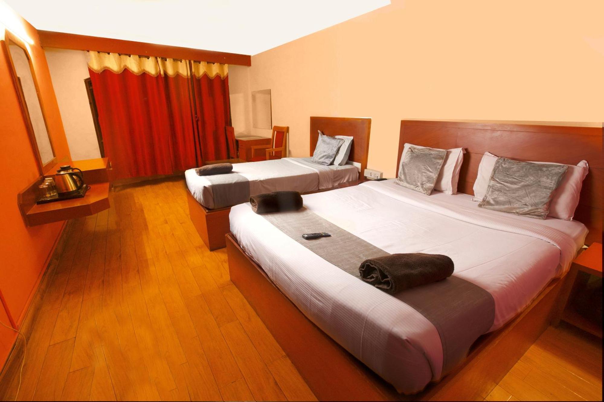 Devi Enterprises - Hotel Khems Ooty Luaran gambar