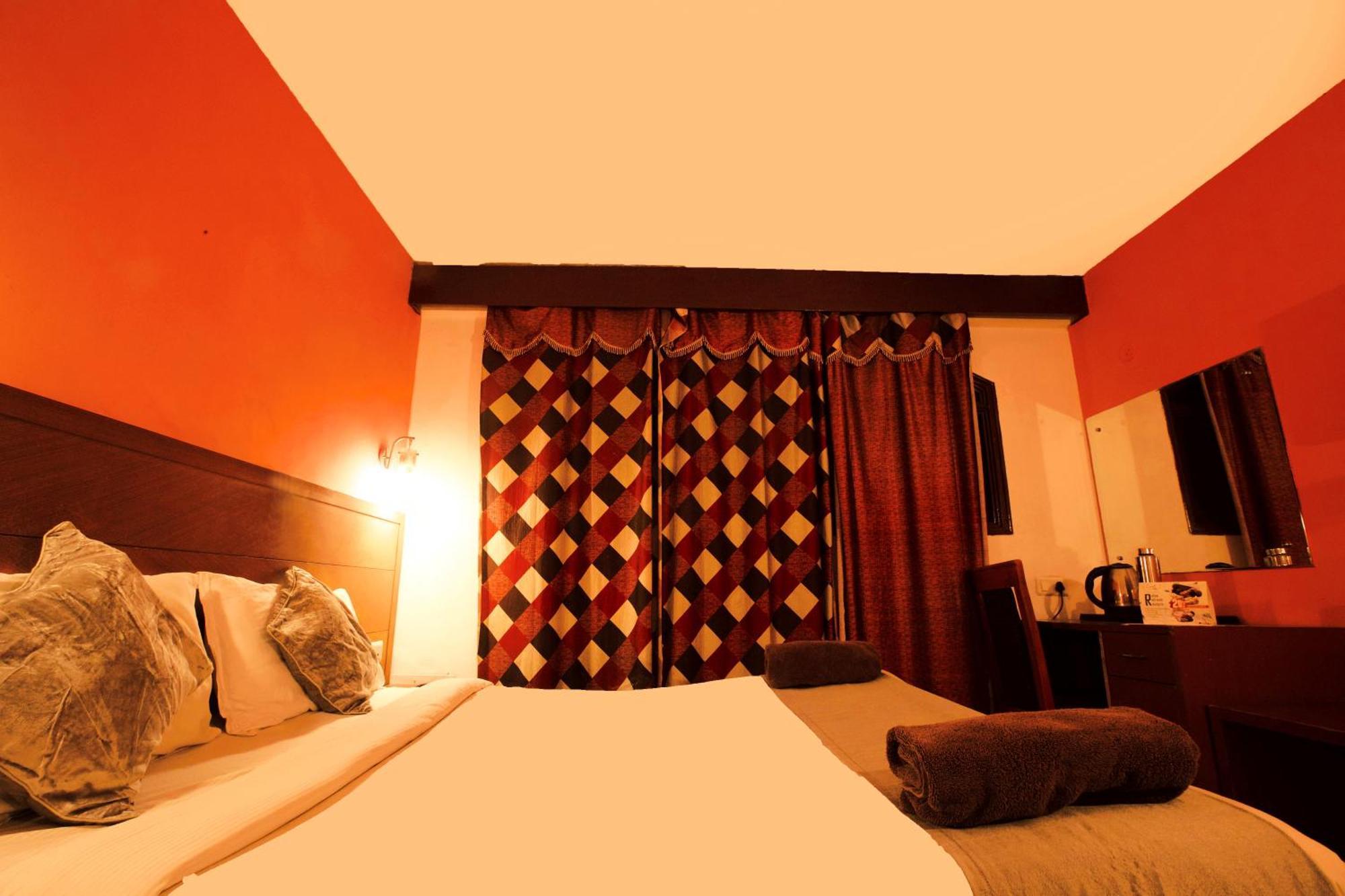Devi Enterprises - Hotel Khems Ooty Luaran gambar