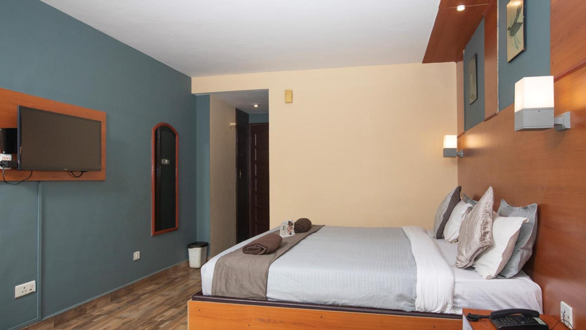 Devi Enterprises - Hotel Khems Ooty Luaran gambar