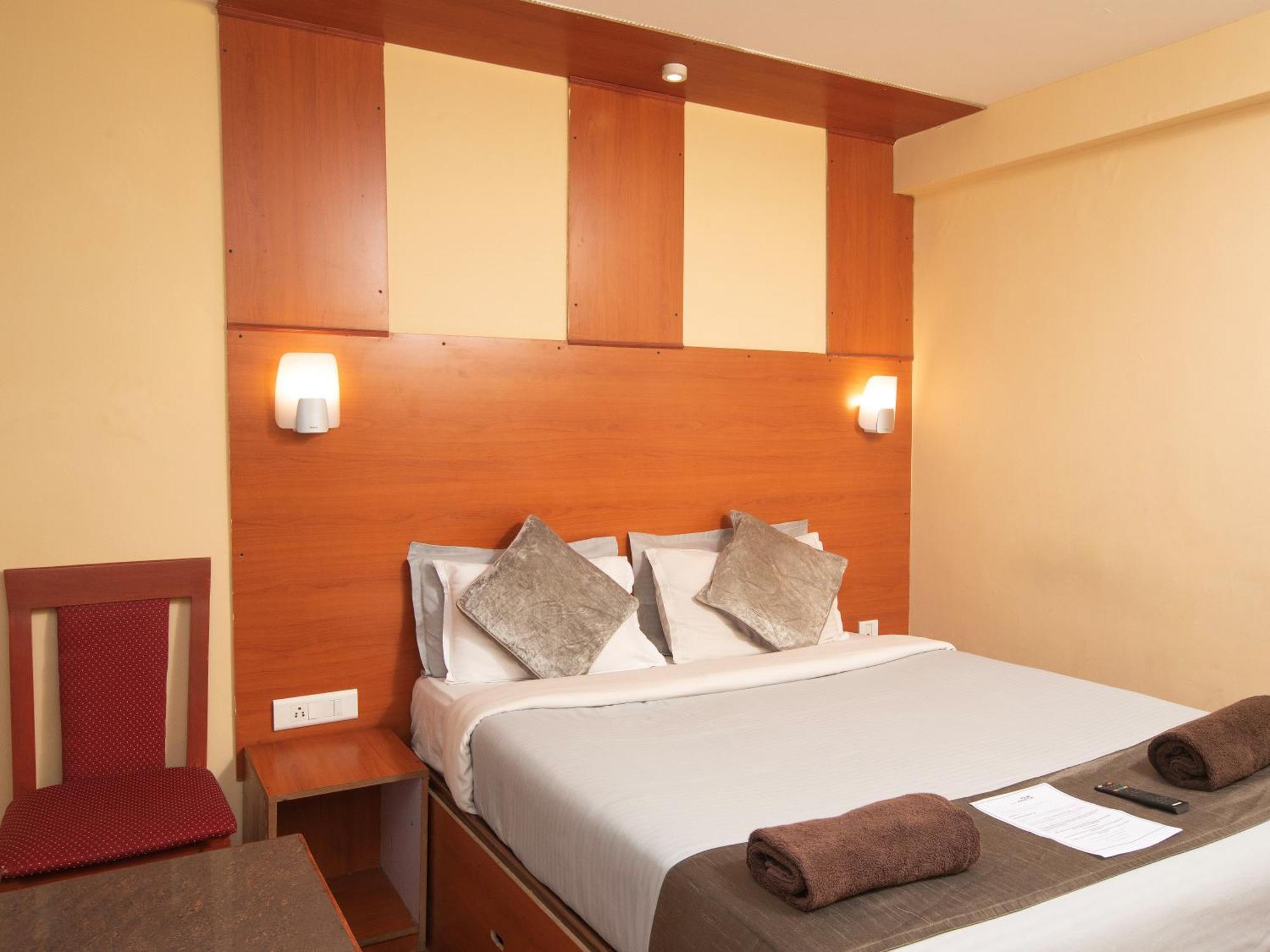 Devi Enterprises - Hotel Khems Ooty Luaran gambar