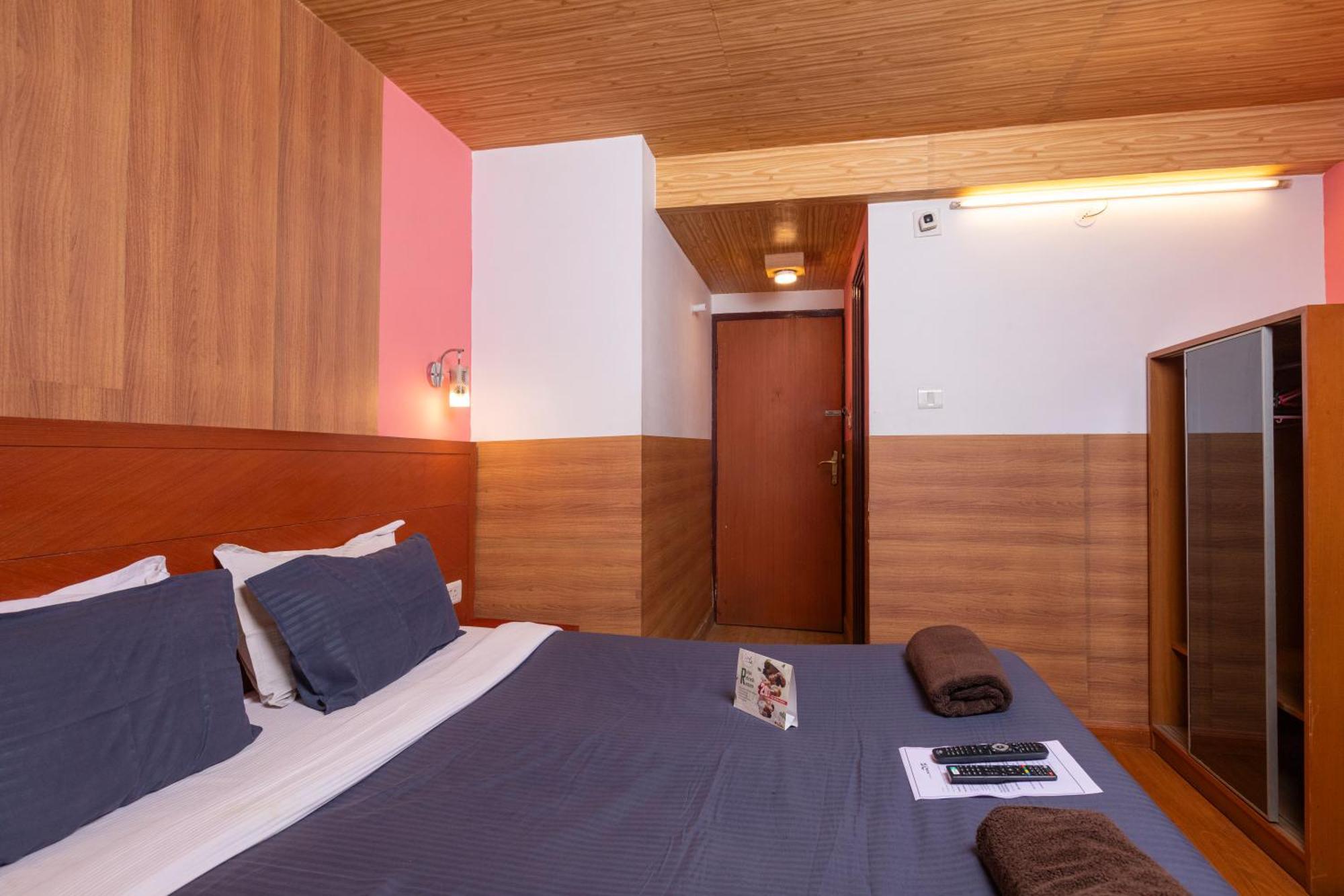 Devi Enterprises - Hotel Khems Ooty Luaran gambar