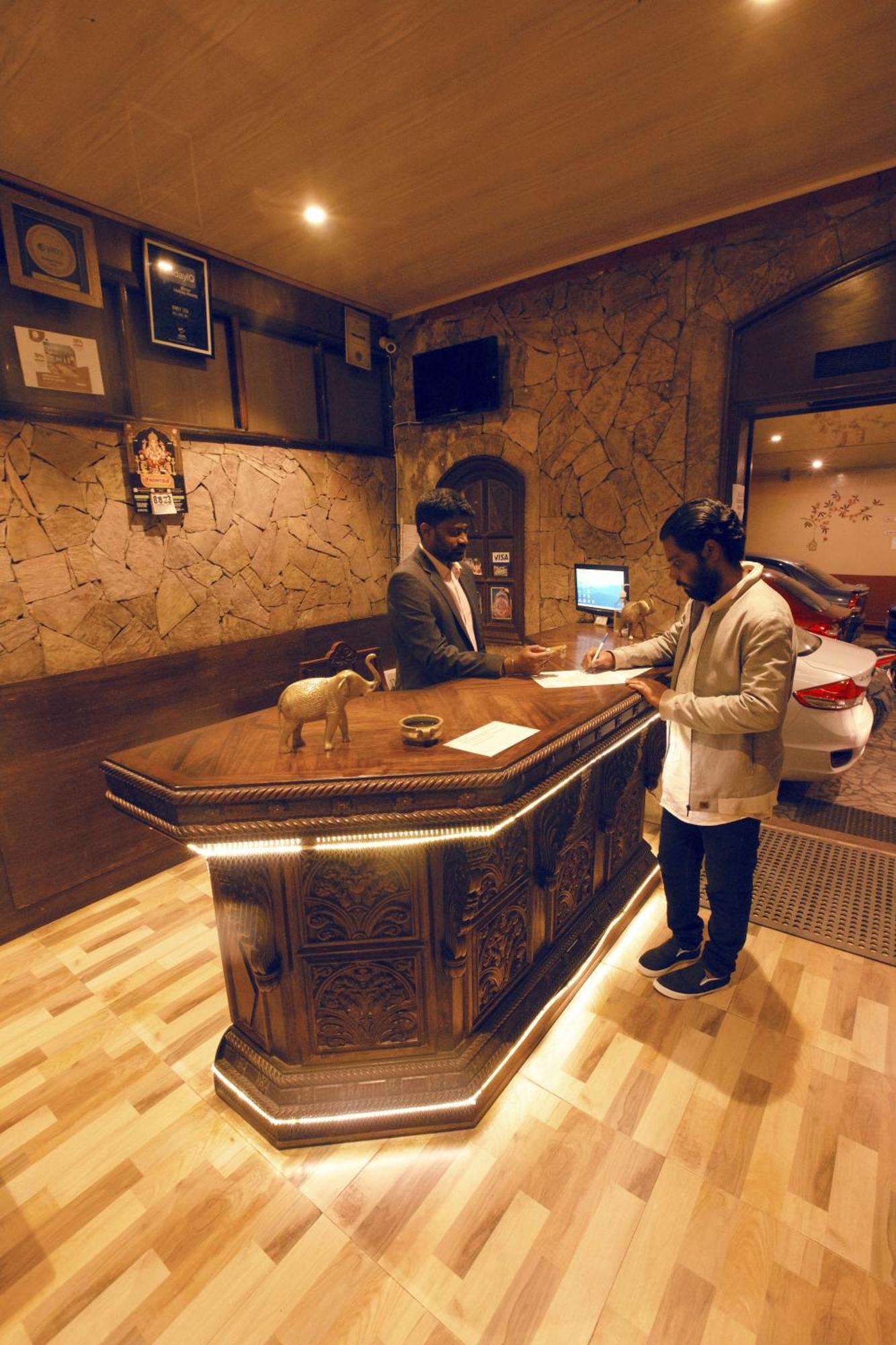 Devi Enterprises - Hotel Khems Ooty Luaran gambar