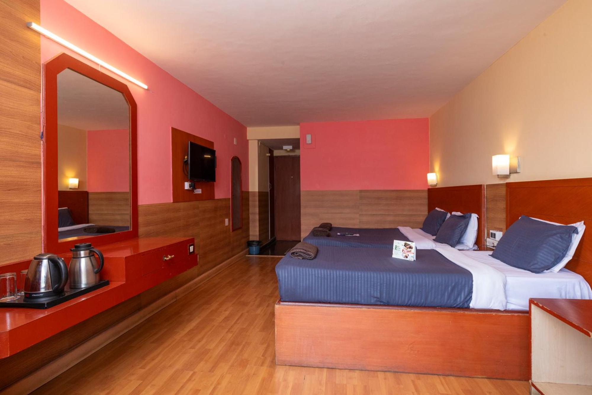 Devi Enterprises - Hotel Khems Ooty Luaran gambar