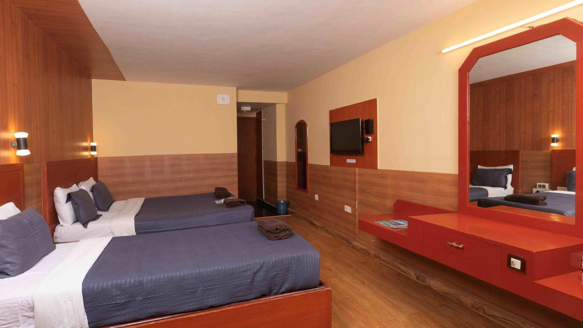Devi Enterprises - Hotel Khems Ooty Luaran gambar