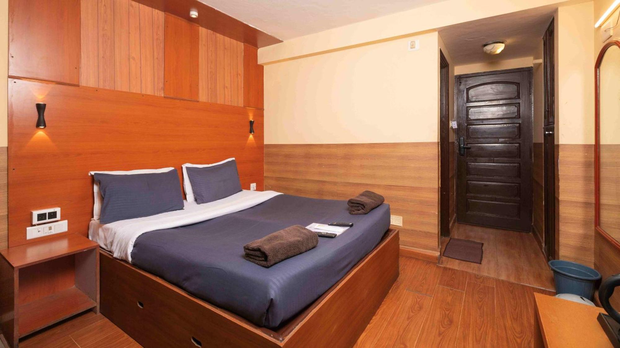 Devi Enterprises - Hotel Khems Ooty Luaran gambar