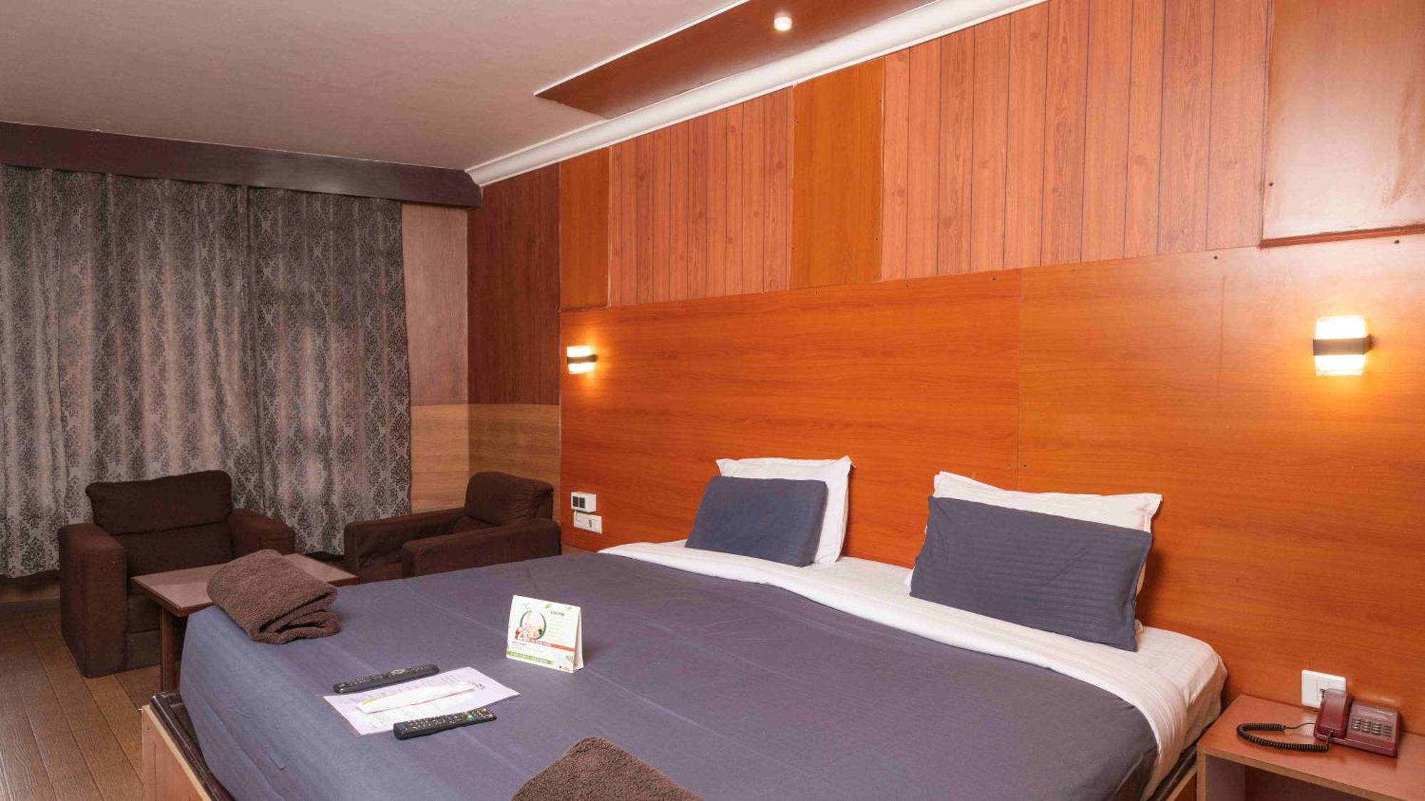 Devi Enterprises - Hotel Khems Ooty Luaran gambar