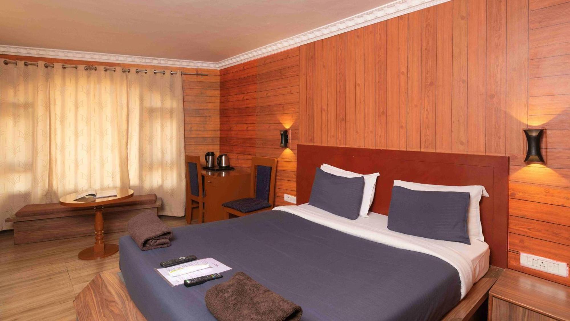 Devi Enterprises - Hotel Khems Ooty Luaran gambar