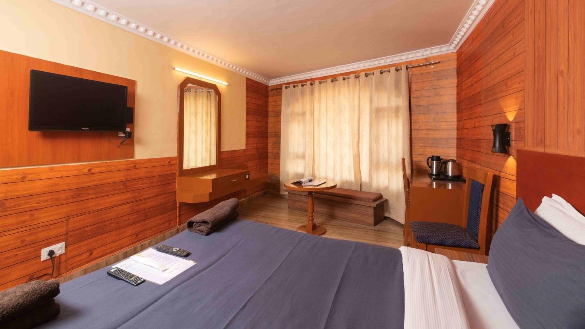 Devi Enterprises - Hotel Khems Ooty Luaran gambar