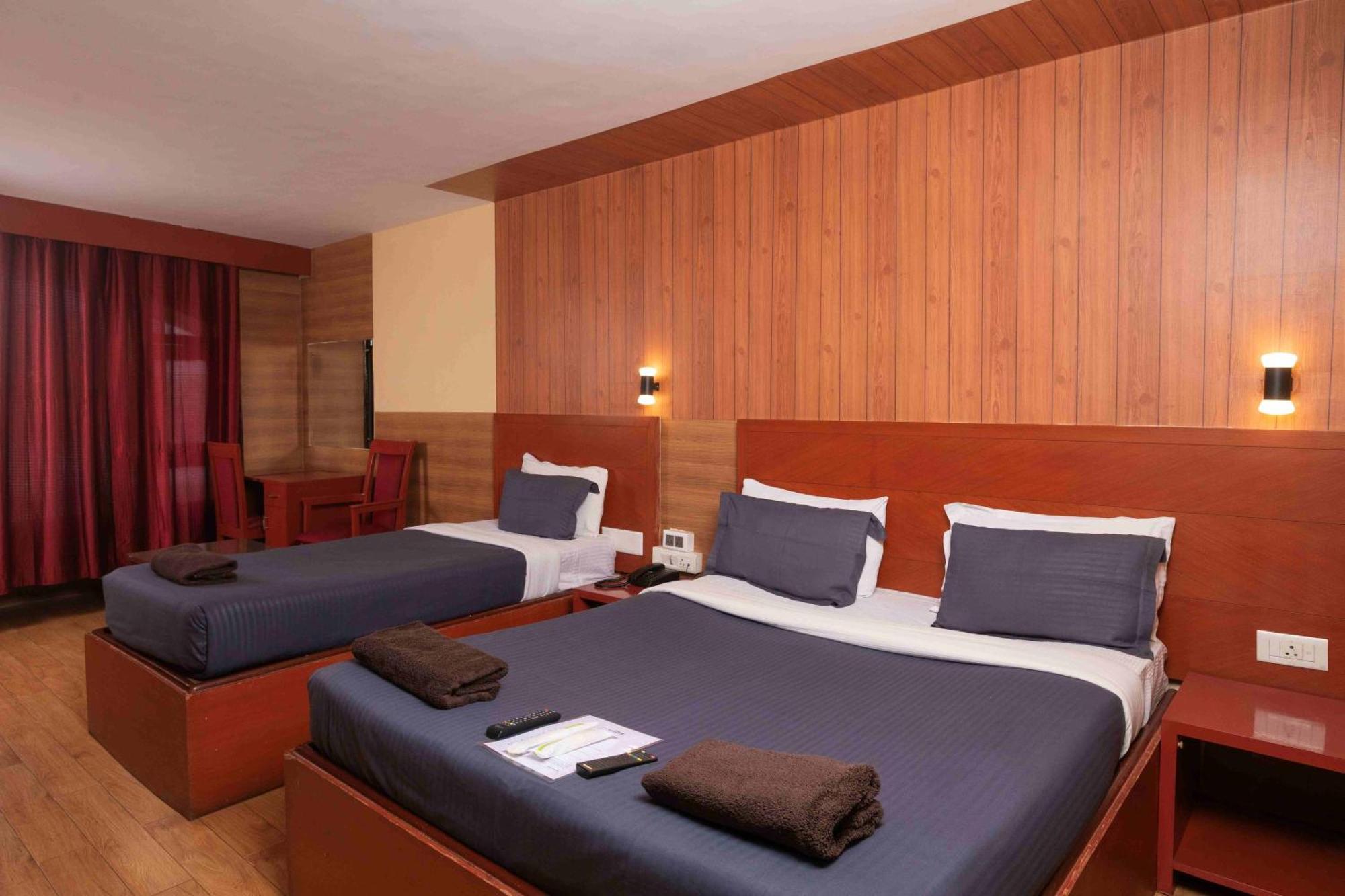 Devi Enterprises - Hotel Khems Ooty Luaran gambar