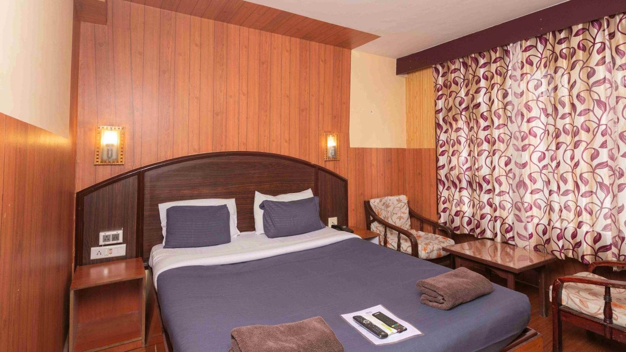 Devi Enterprises - Hotel Khems Ooty Luaran gambar