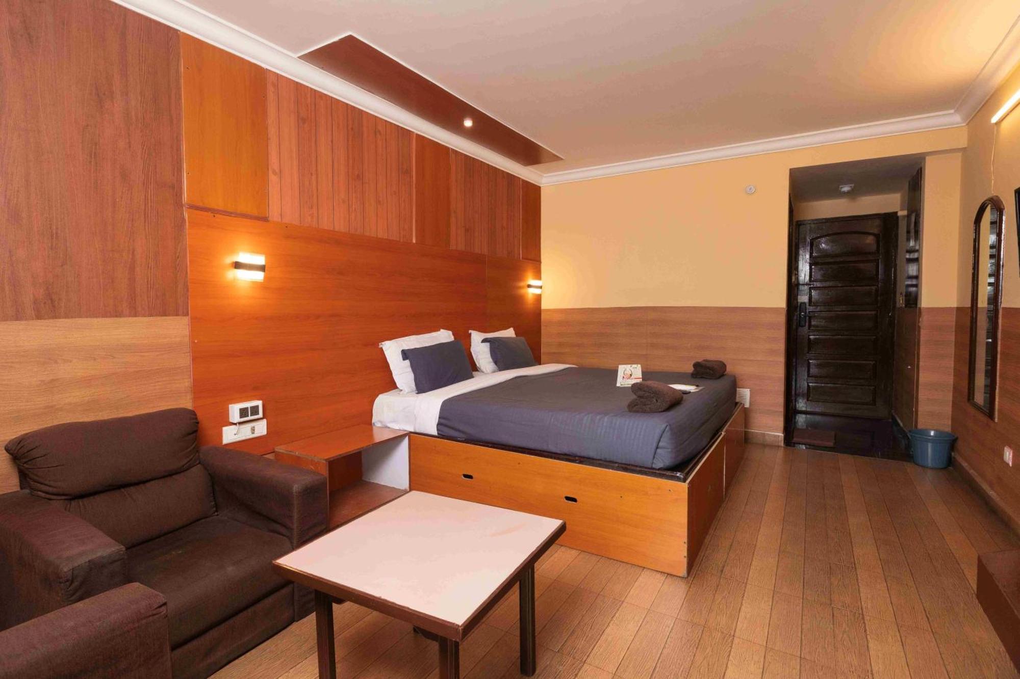 Devi Enterprises - Hotel Khems Ooty Luaran gambar