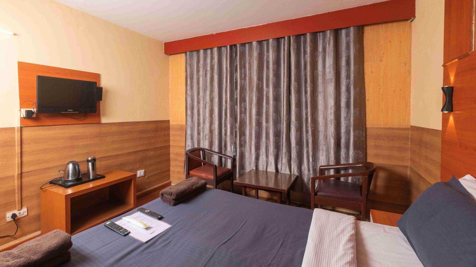 Devi Enterprises - Hotel Khems Ooty Luaran gambar