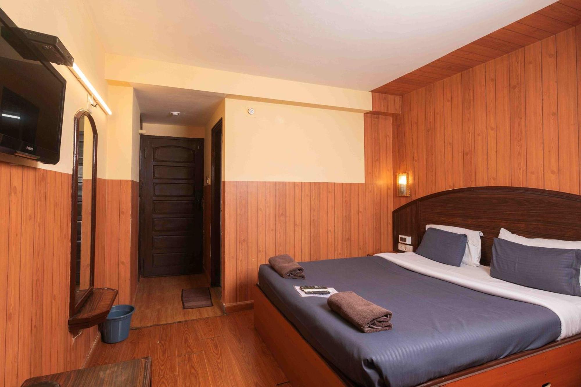 Devi Enterprises - Hotel Khems Ooty Luaran gambar