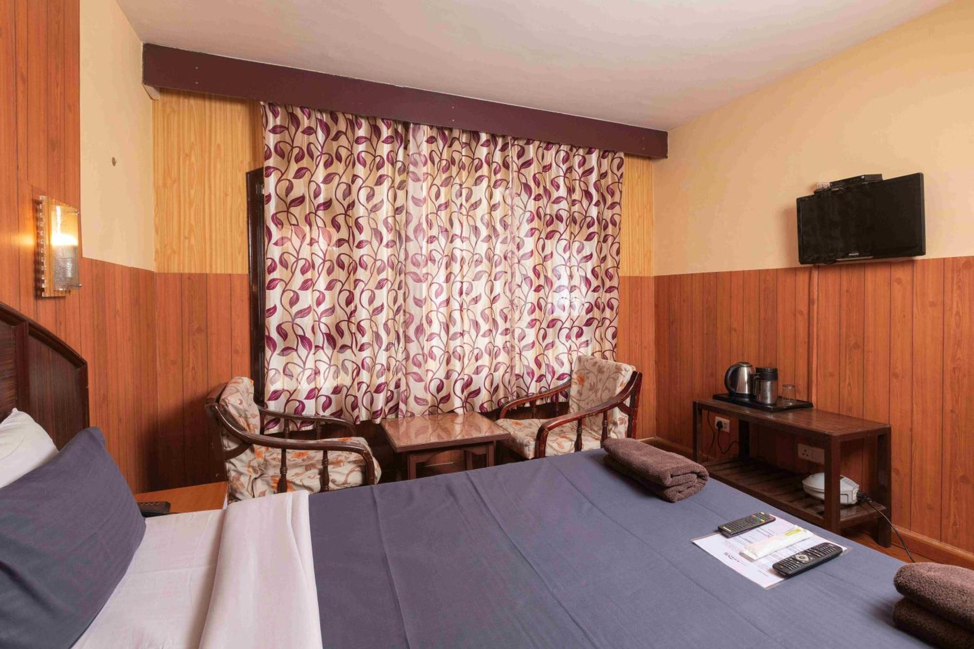 Devi Enterprises - Hotel Khems Ooty Luaran gambar