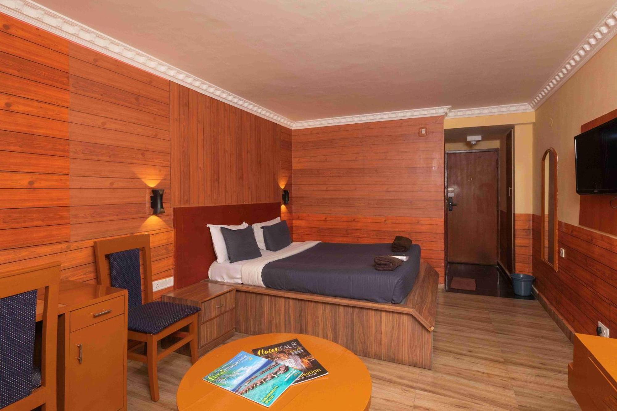 Devi Enterprises - Hotel Khems Ooty Luaran gambar