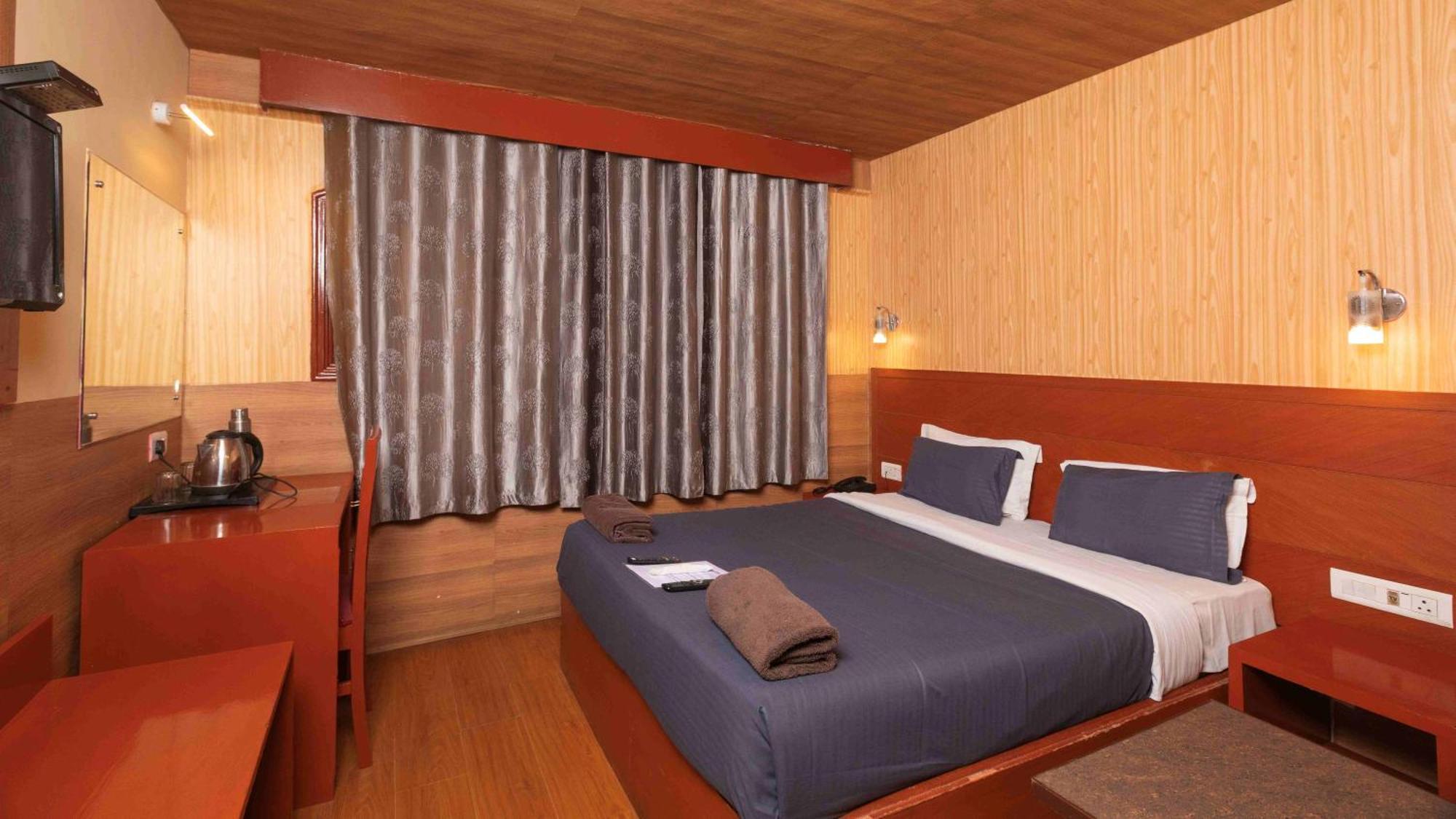 Devi Enterprises - Hotel Khems Ooty Luaran gambar
